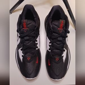Nike Kyrie's "Low 5" Dominoes Black and Red Athletic Shoes